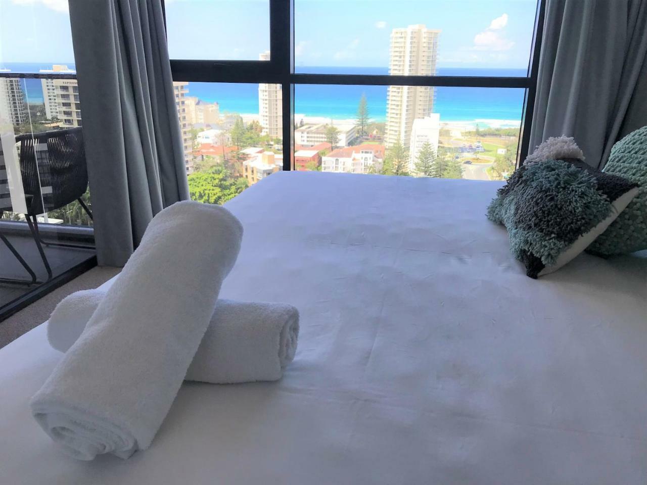 Qube Broadbeach Ocean View Apartments Gold Coast Extérieur photo